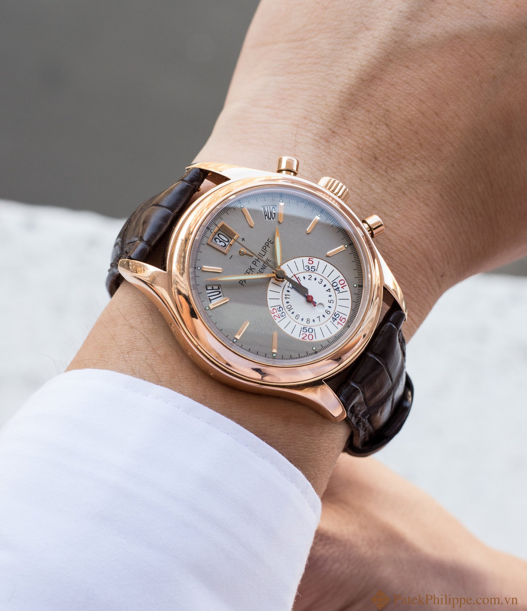 buy-Patek-Philippe-5960R-Annual-Calendar-Chronograph-Complications-rose-gold-watch-WATCH-XCHAN...jpg